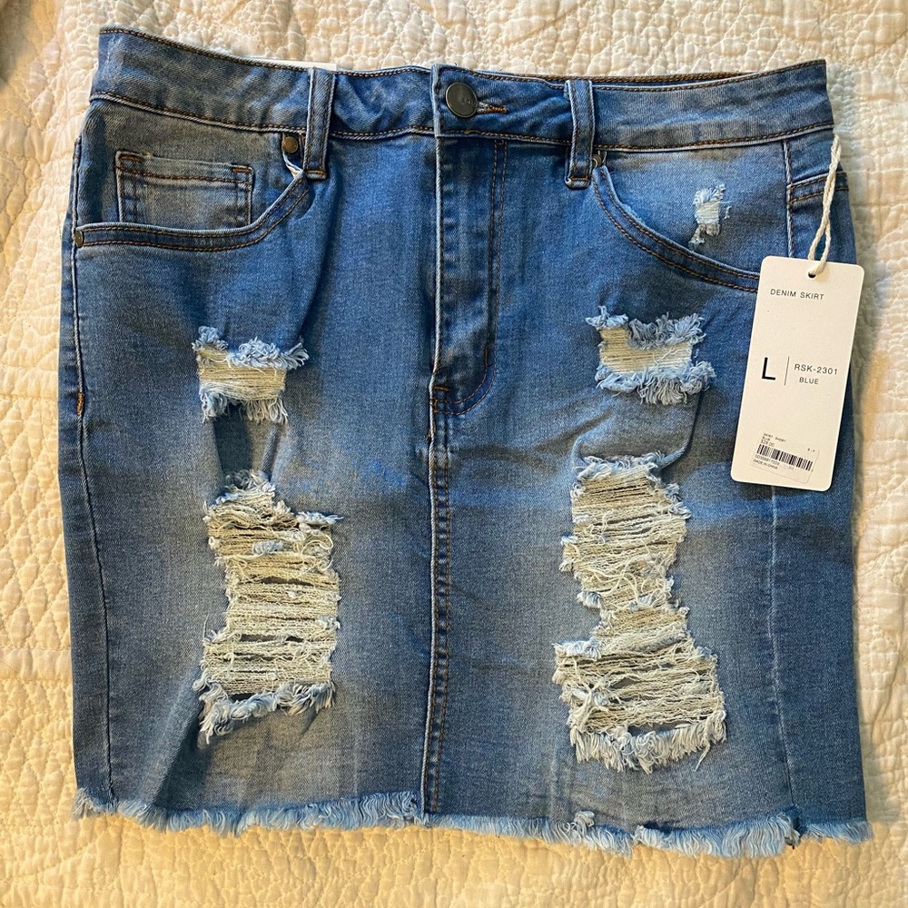 🆕 NWT Distressed denim skirt